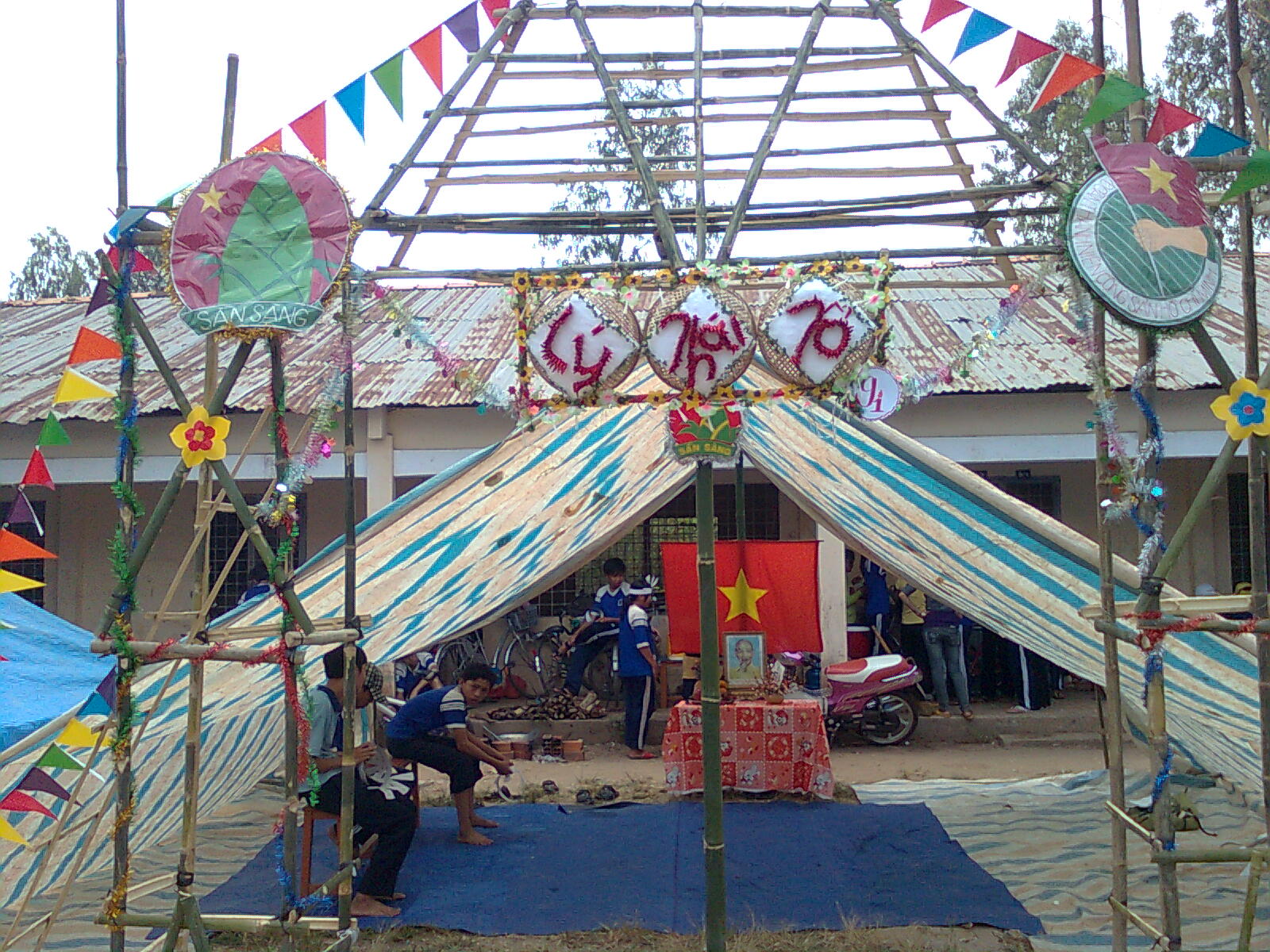 Cổng trai .9A1.2010